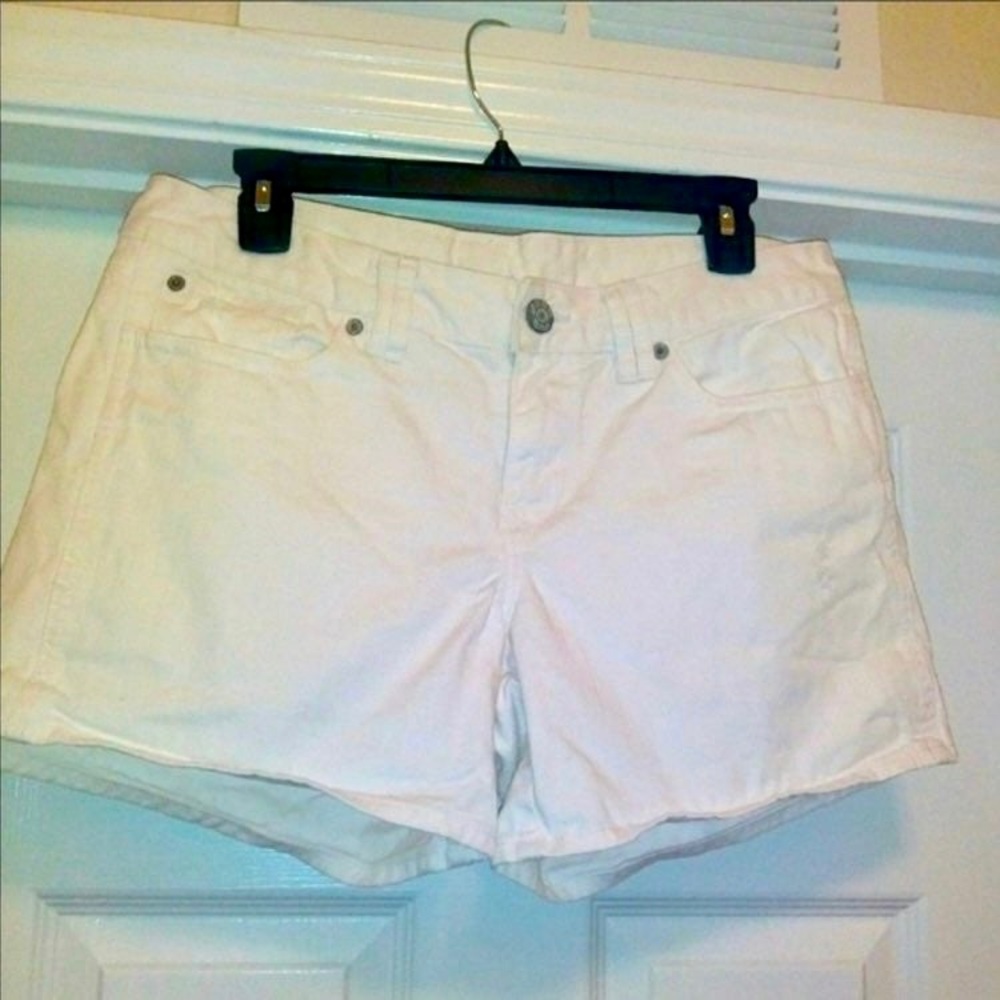 Gap white jean shorts size 8/29